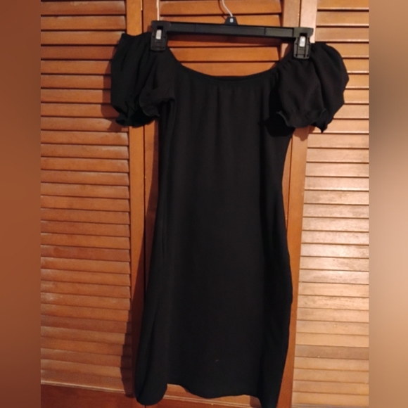 Liz And Sara Elegant Black Mini Dress with White Bow And Stitching Accents. - Picture 3 of 11